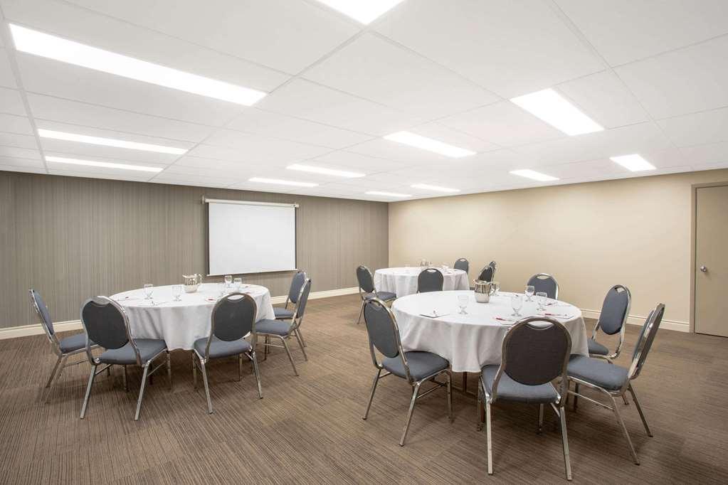 Quality Inn & Conference Centre Kingston Central Servizi foto