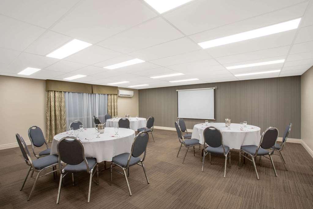 Quality Inn & Conference Centre Kingston Central Servizi foto