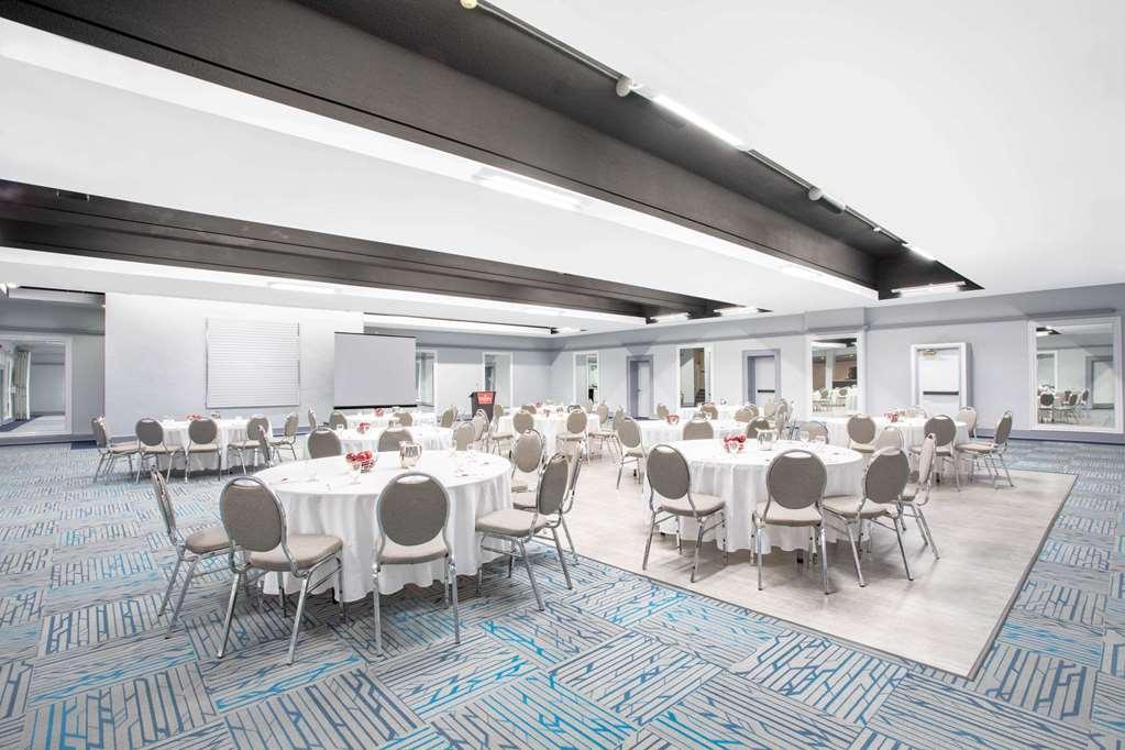 Quality Inn & Conference Centre Kingston Central Servizi foto