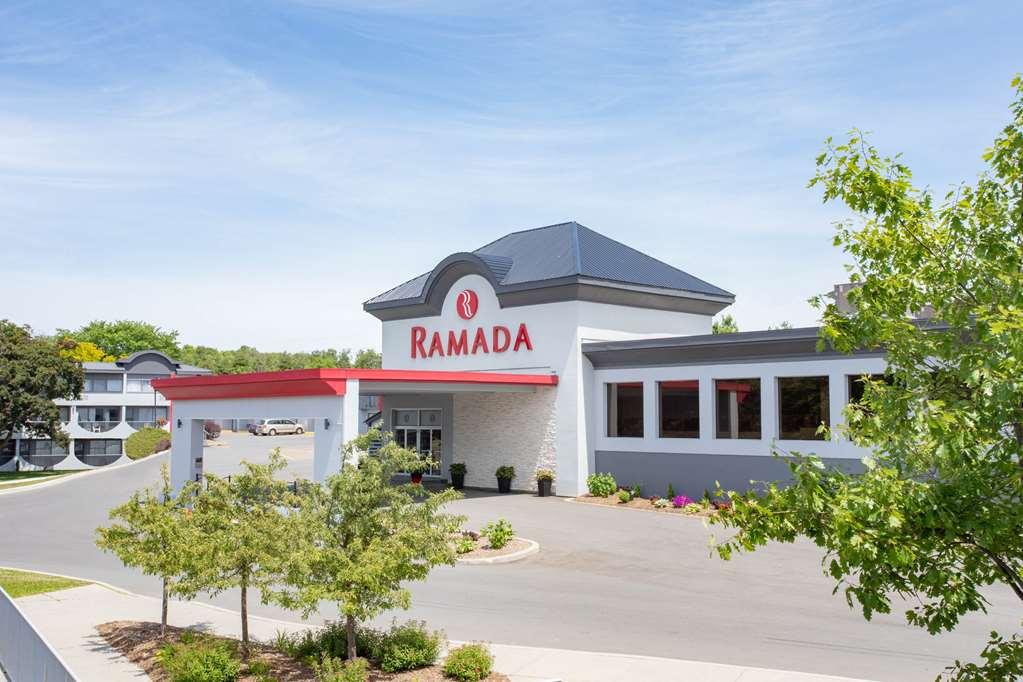 Quality Inn & Conference Centre Kingston Central Esterno foto