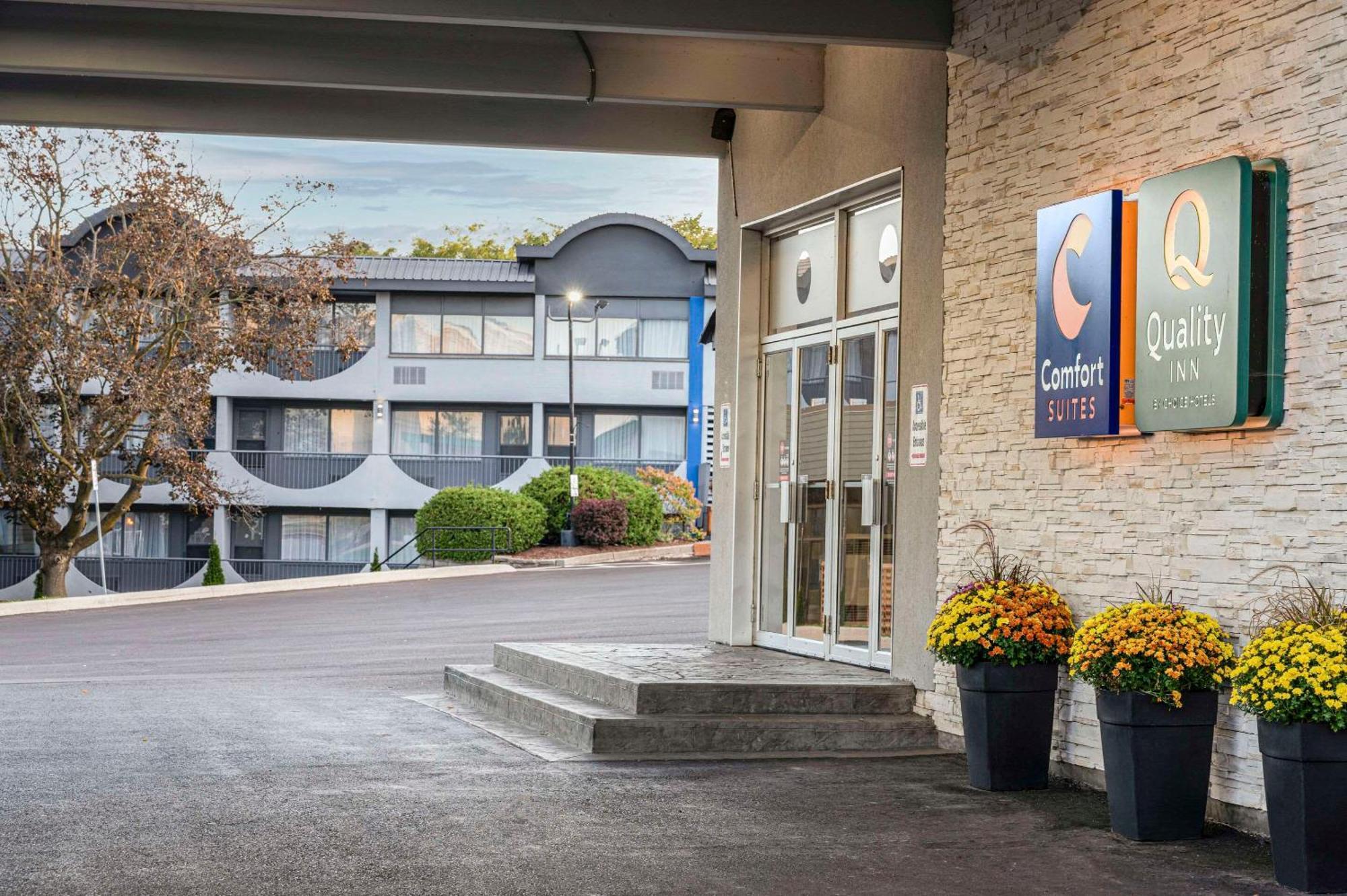 Quality Inn & Conference Centre Kingston Central Esterno foto