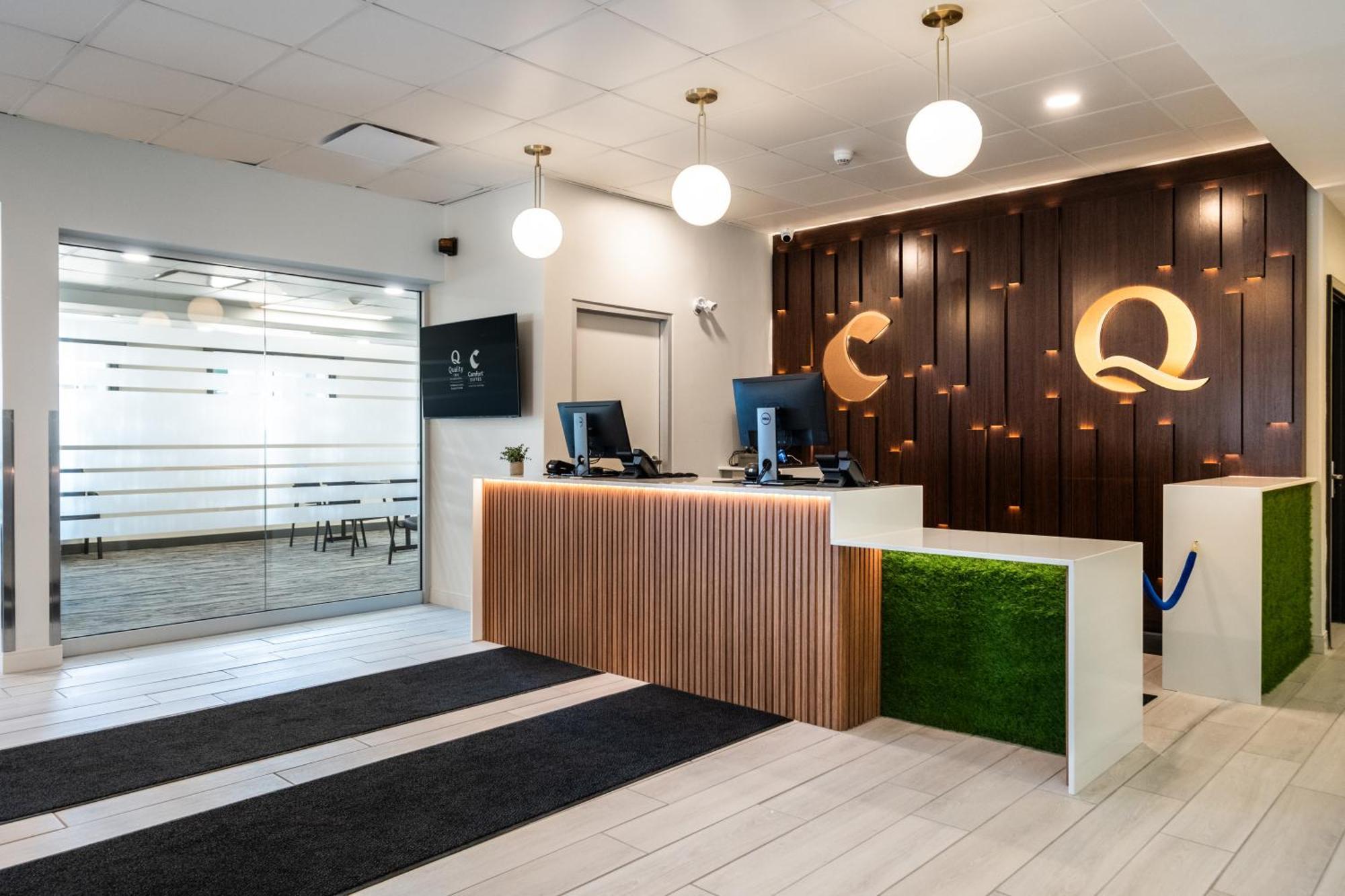 Quality Inn & Conference Centre Kingston Central Esterno foto