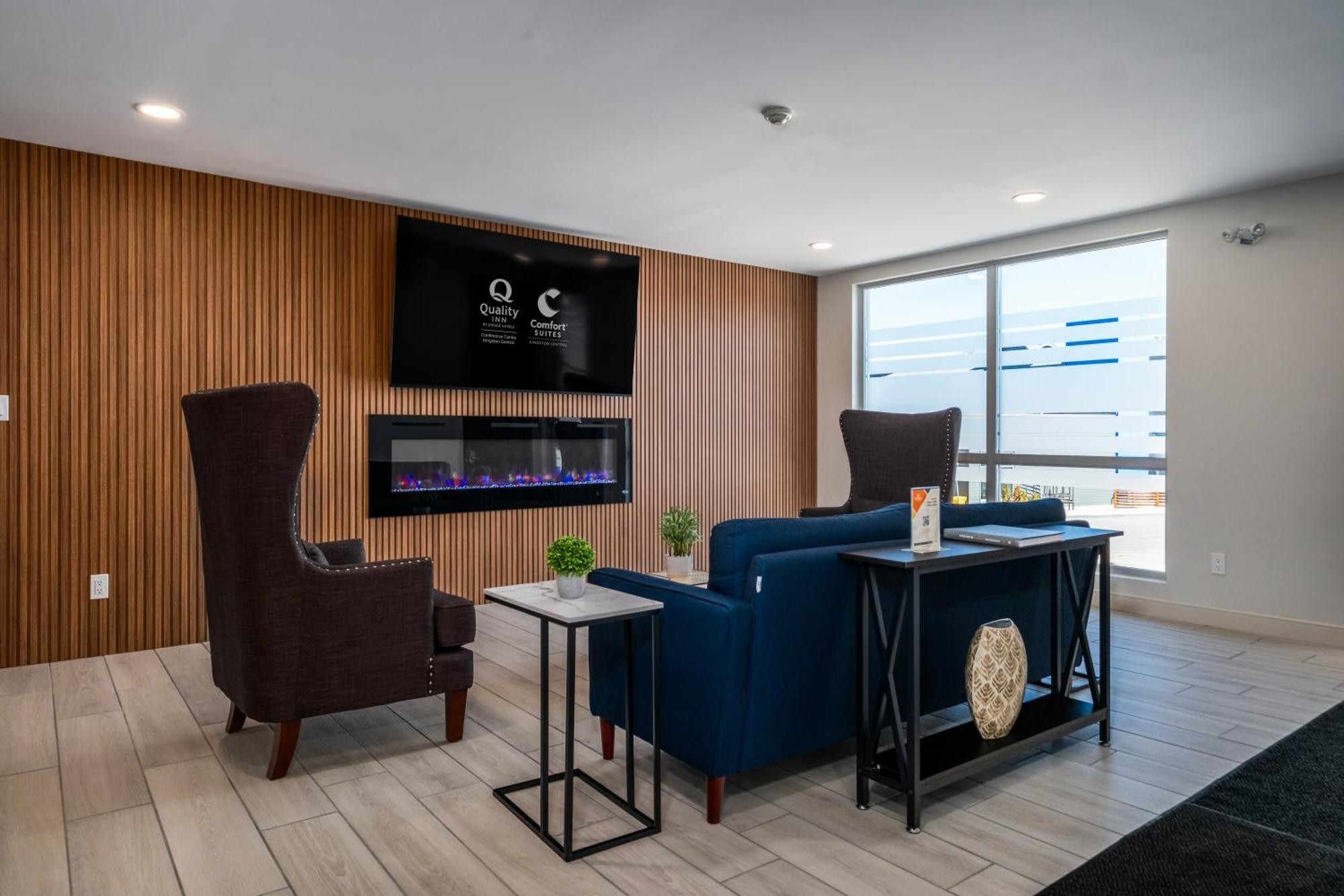 Quality Inn & Conference Centre Kingston Central Esterno foto