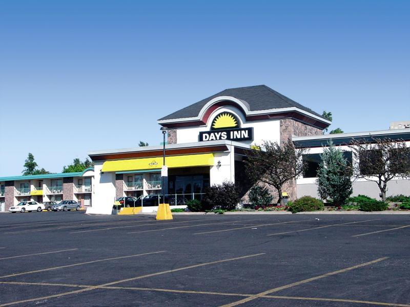 Quality Inn & Conference Centre Kingston Central Esterno foto