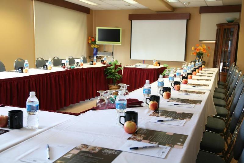Quality Inn & Conference Centre Kingston Central Esterno foto