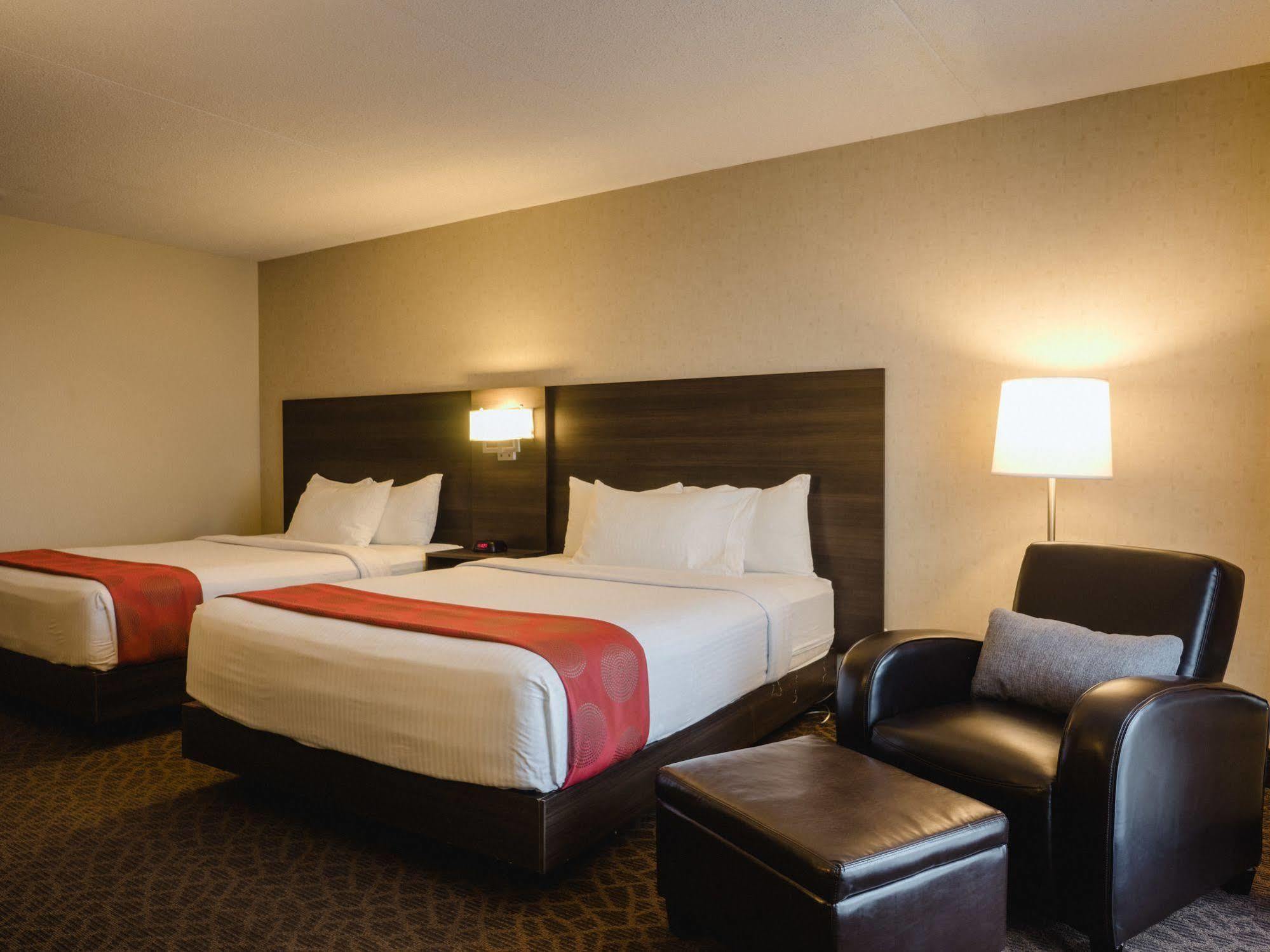 Quality Inn & Conference Centre Kingston Central Esterno foto