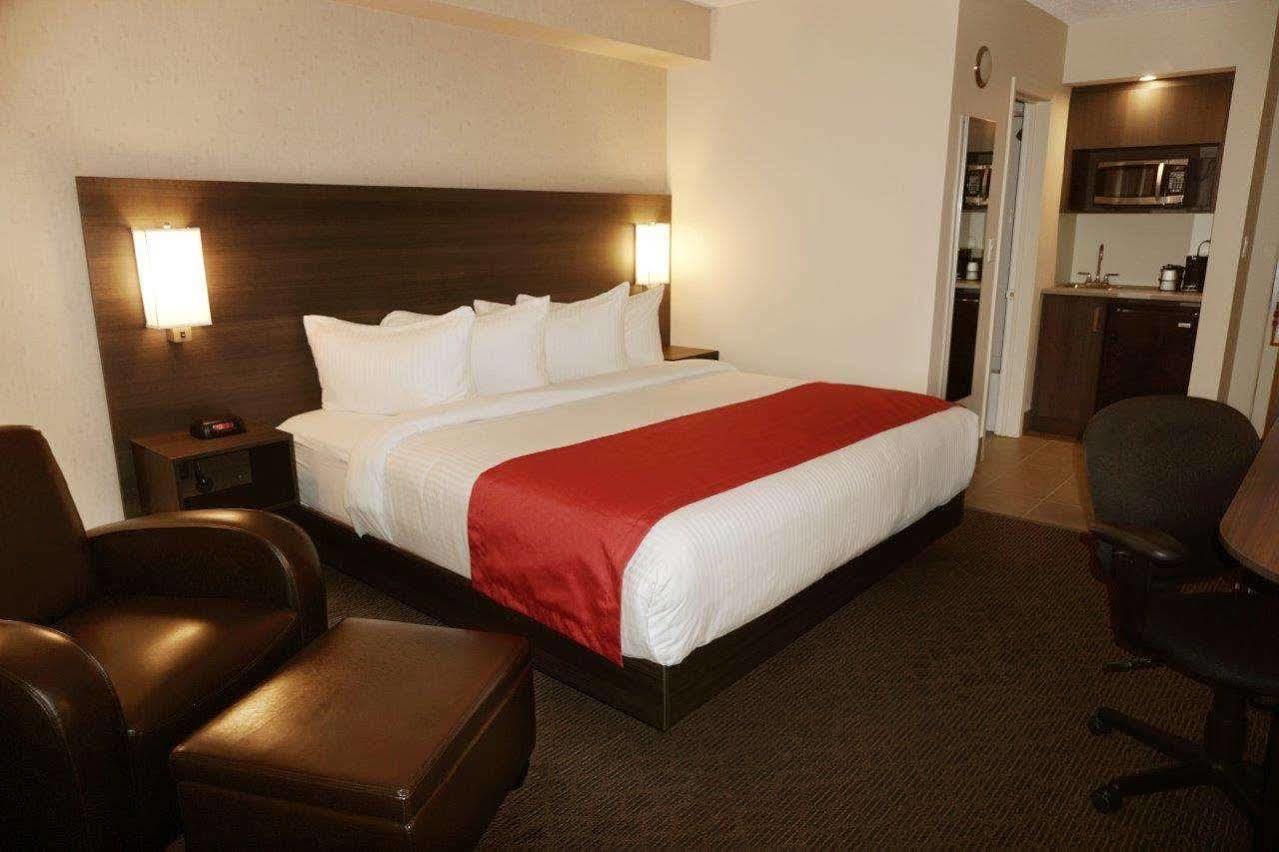 Quality Inn & Conference Centre Kingston Central Esterno foto